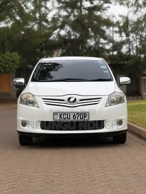 Toyota Auris 2012 White