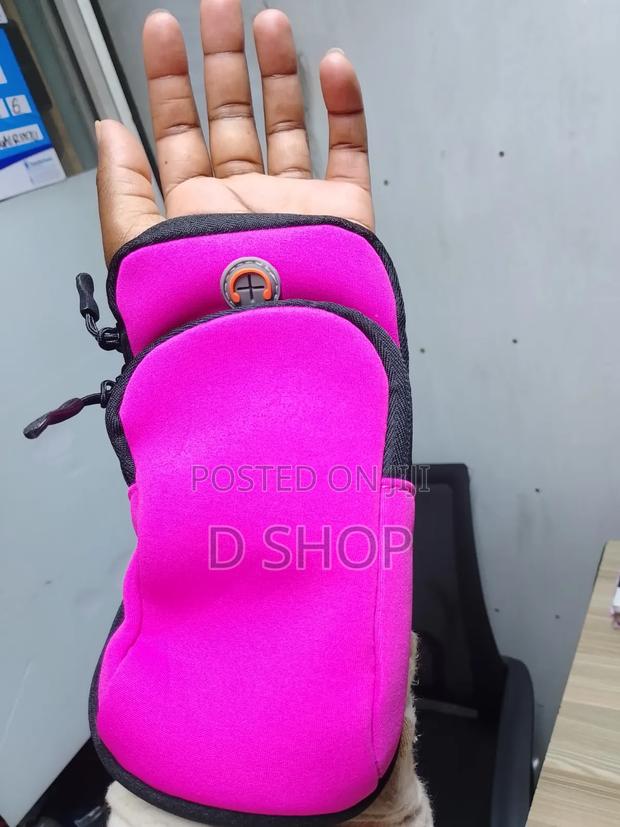 Jogging Armband Phone Holder - thumbnail 2