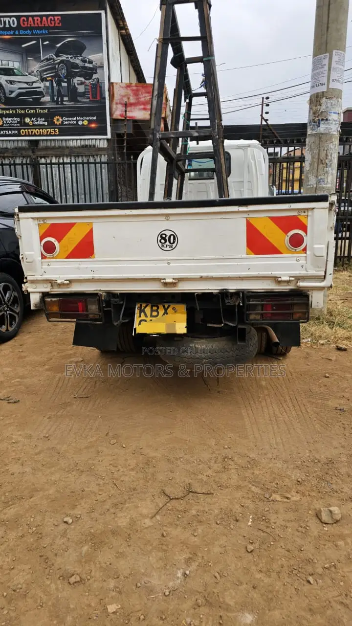 Isuzu KB 2006 White