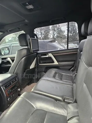 Toyota Land Cruiser 2018 White