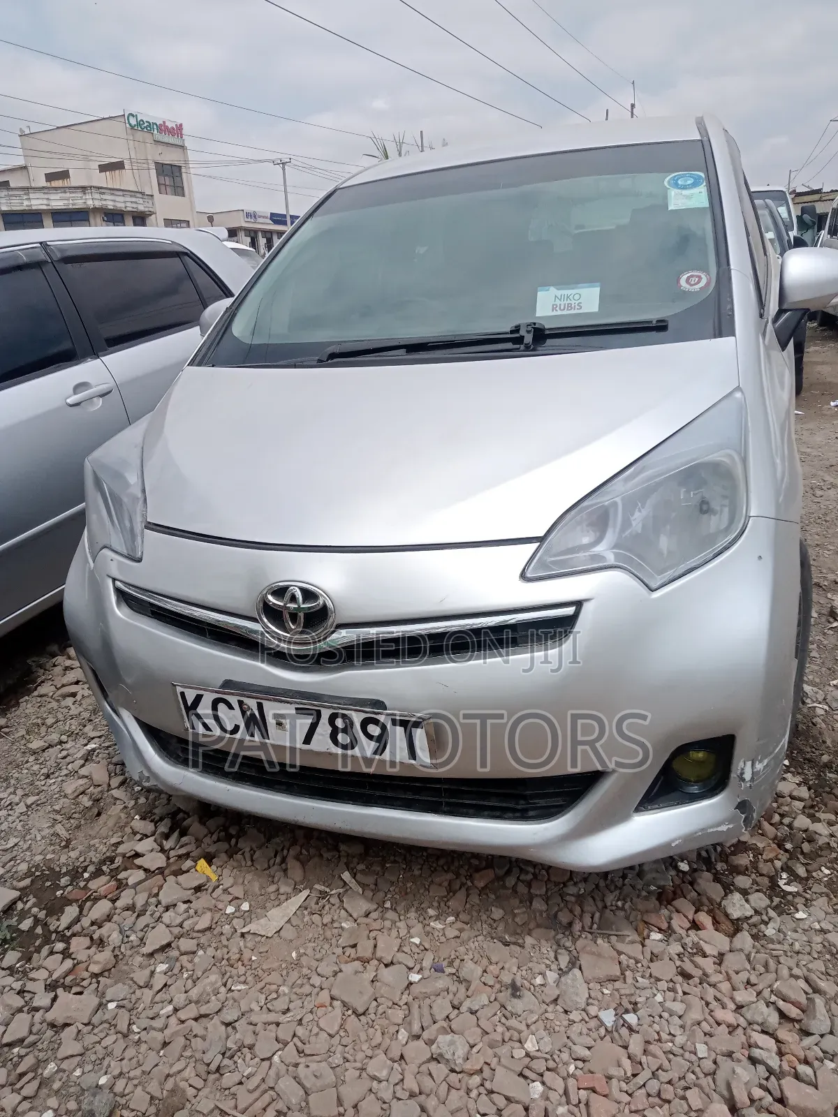 Toyota Ractis 1.3 FWD 2012 Silver