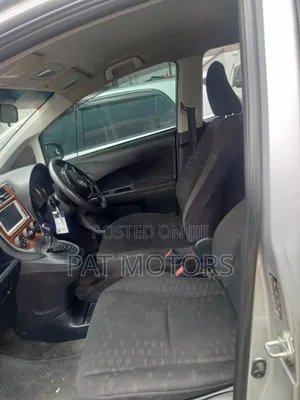 Toyota Ractis 1.3 FWD 2012 Silver