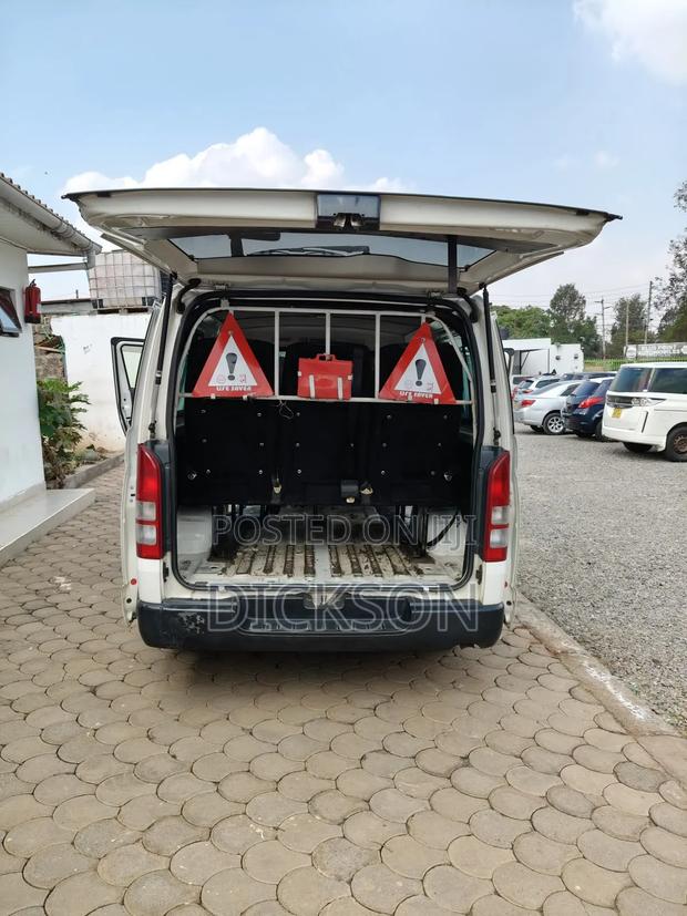 Toyota HiAce 2018 White - thumbnail 4