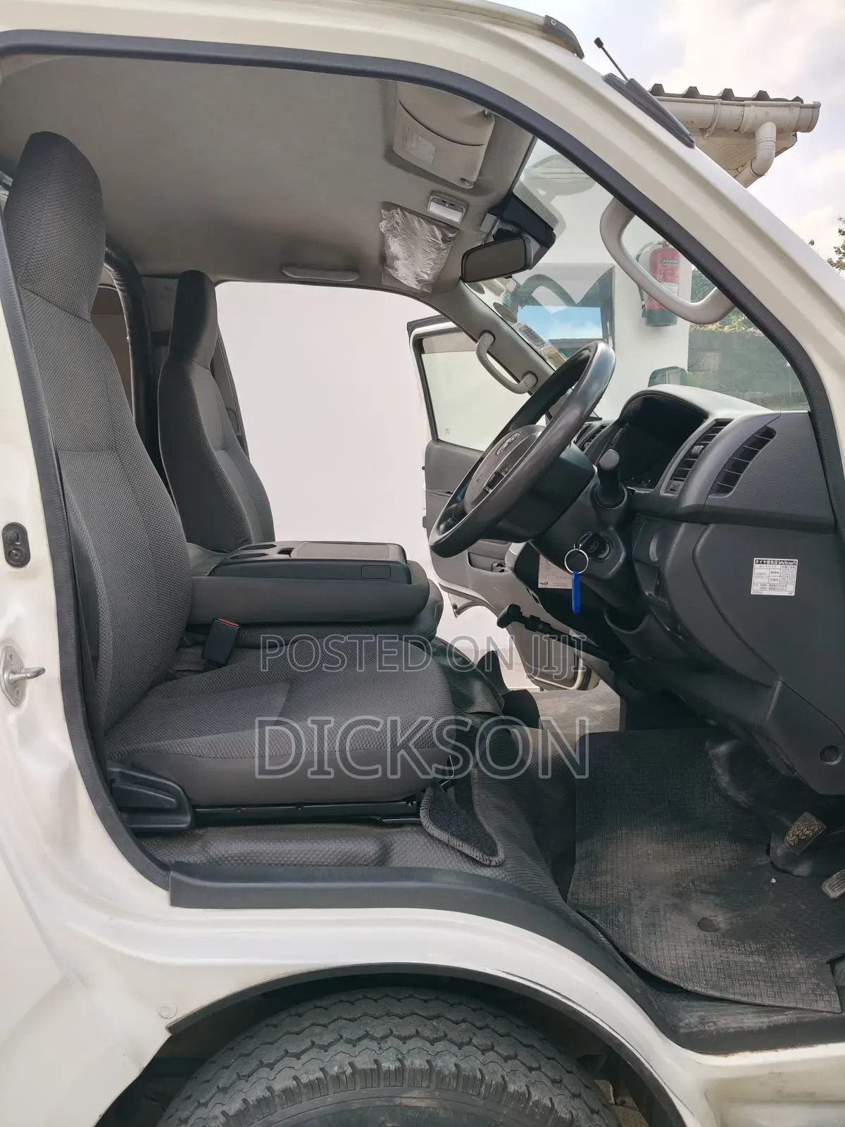 Toyota HiAce 2018 White