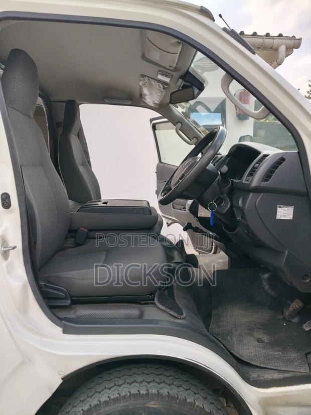 Toyota HiAce 2018 White - thumbnail 7