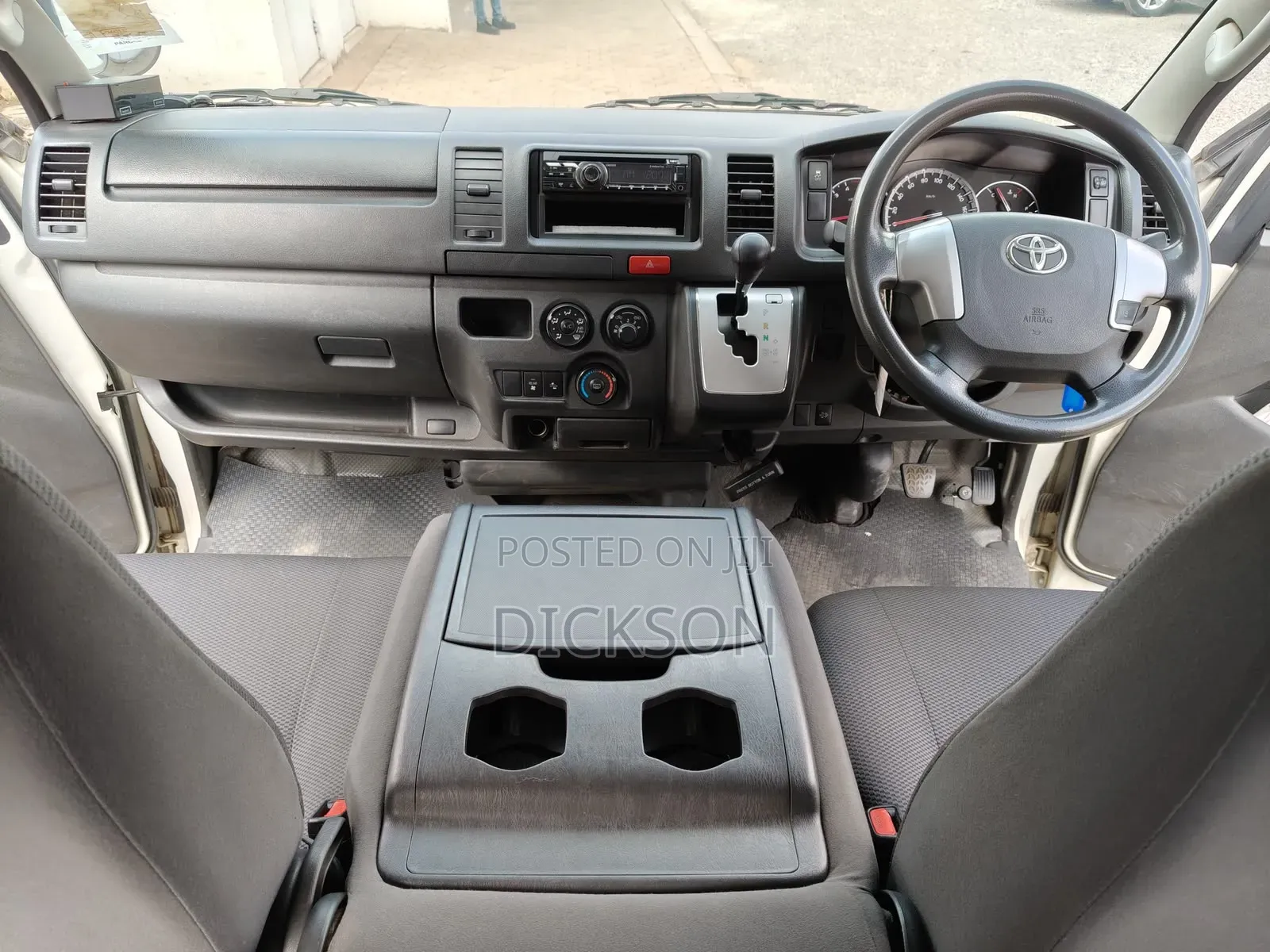 Toyota HiAce 2018 White