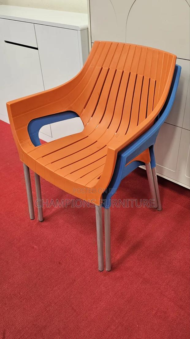 Indoor/Outdoor Plastic Chair - thumbnail 2