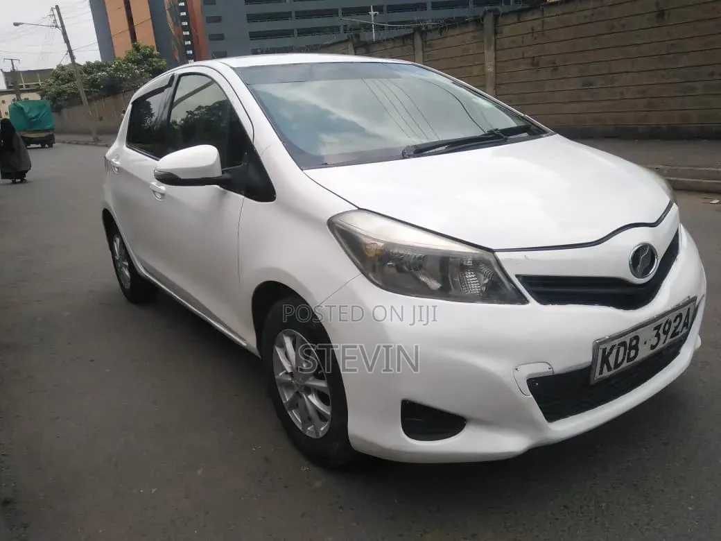 Toyota Vitz 2013 White