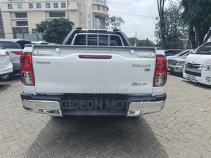 Toyota Hilux 2019 White