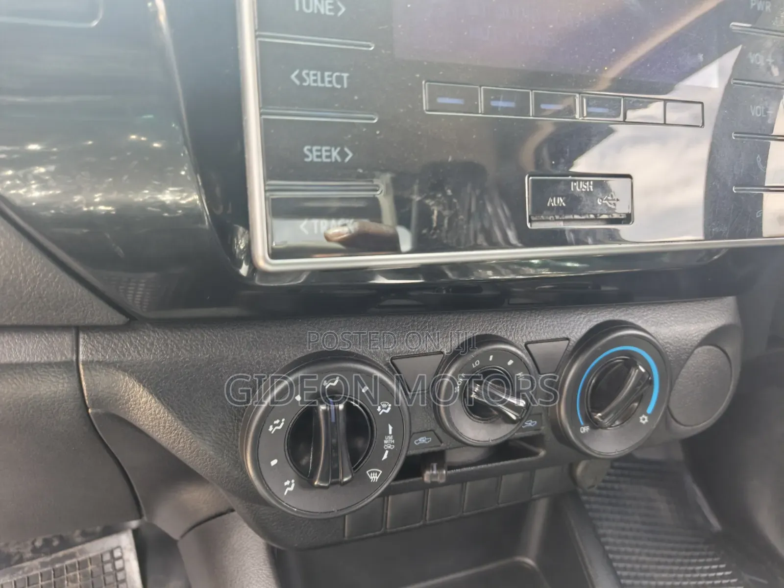 Toyota Hilux 2019 White