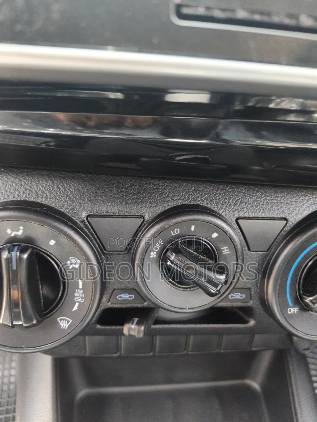 Toyota Hilux 2019 White