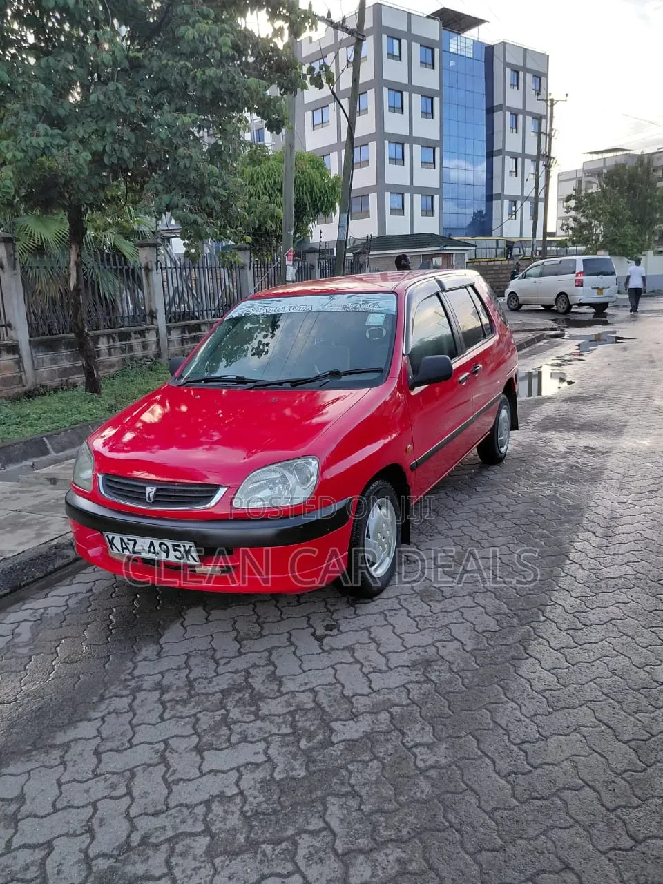 Toyota Raum 2000 Red