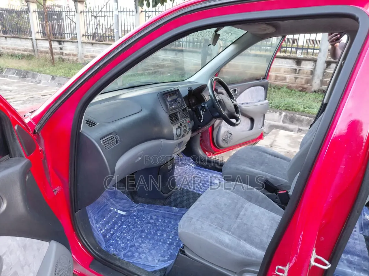 Toyota Raum 2000 Red