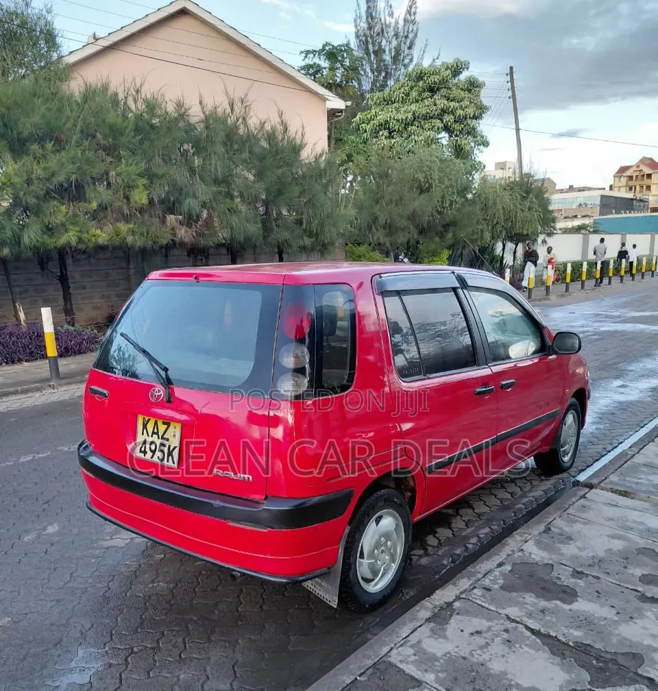 Toyota Raum 2000 Red