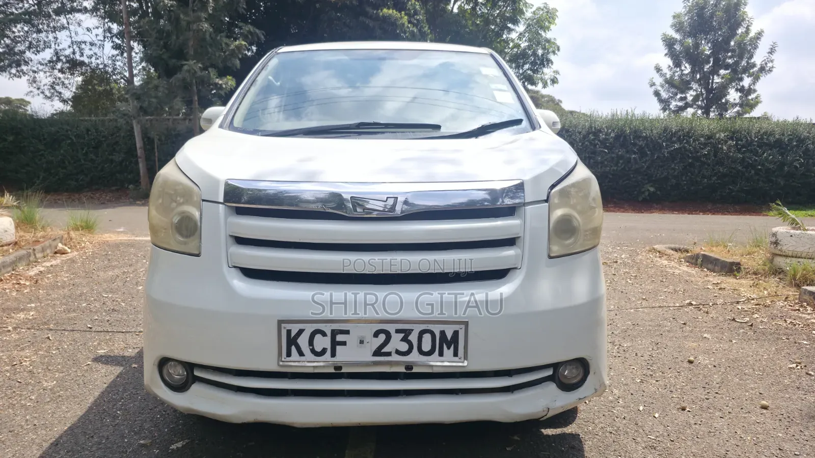 Toyota Noah 2009 White