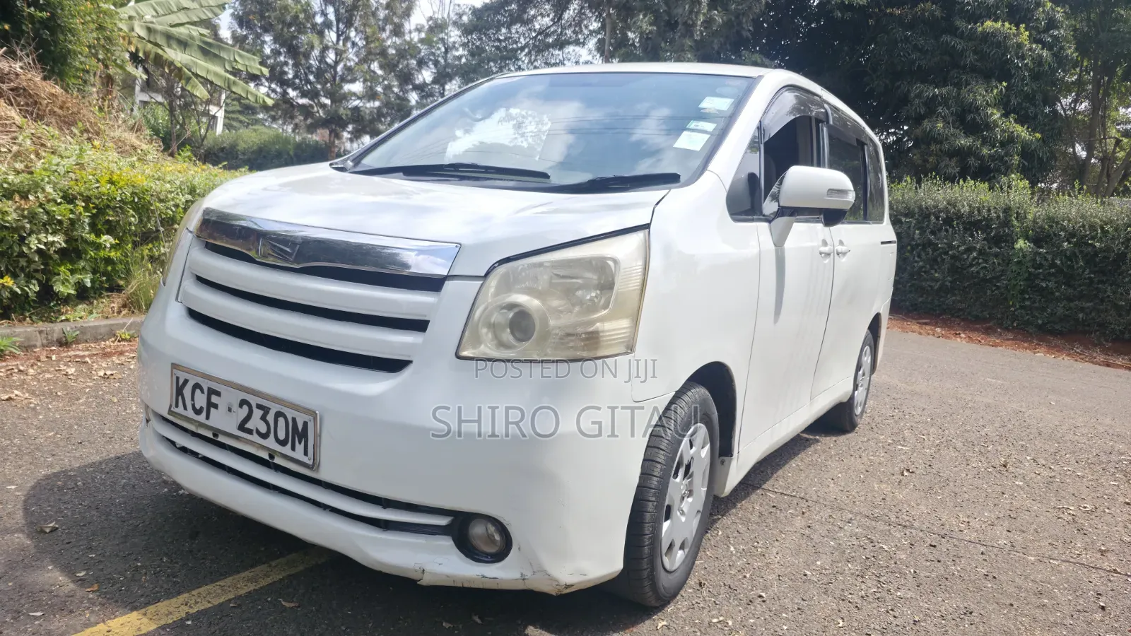 Toyota Noah 2009 White