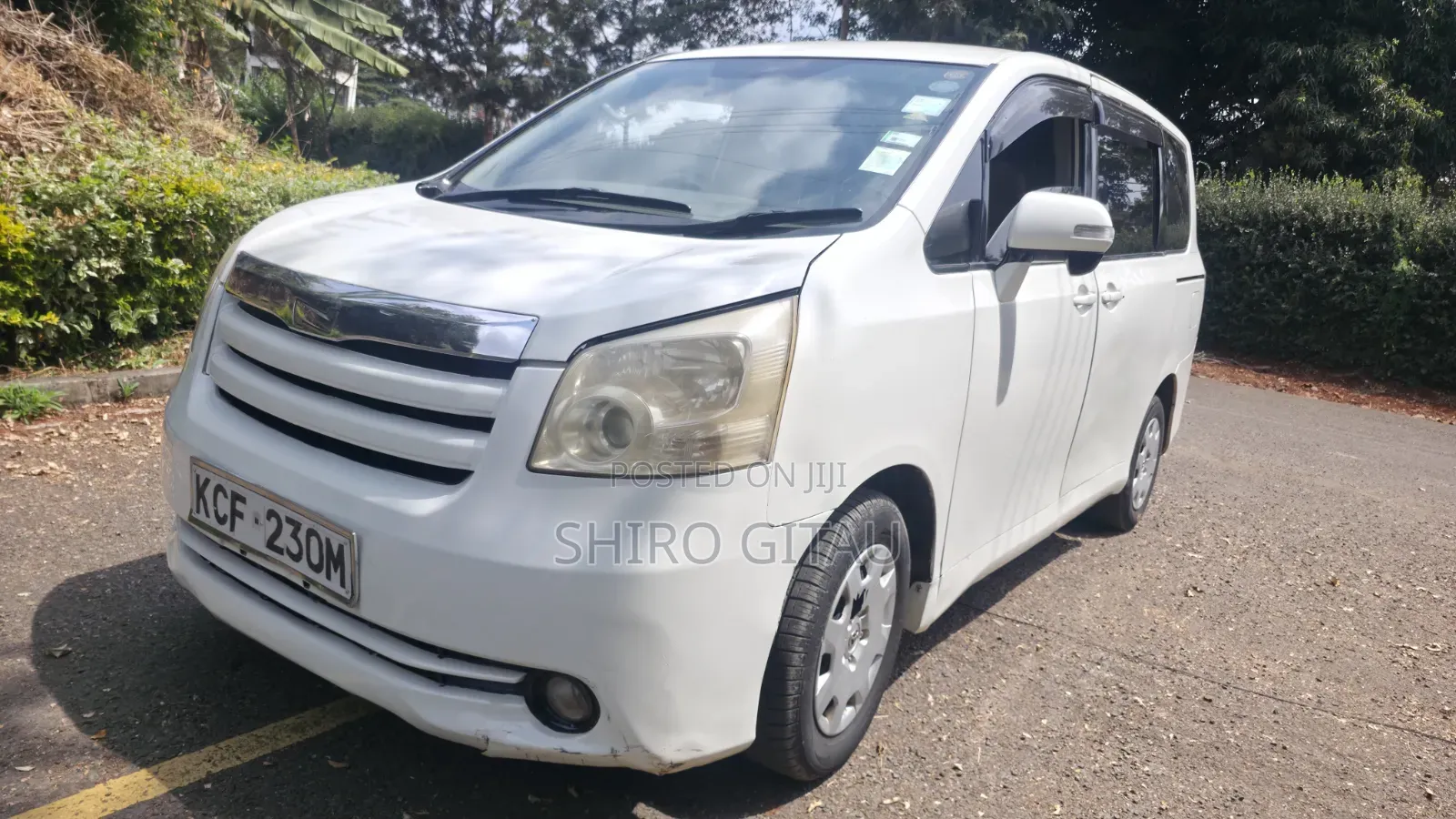 Toyota Noah 2009 White