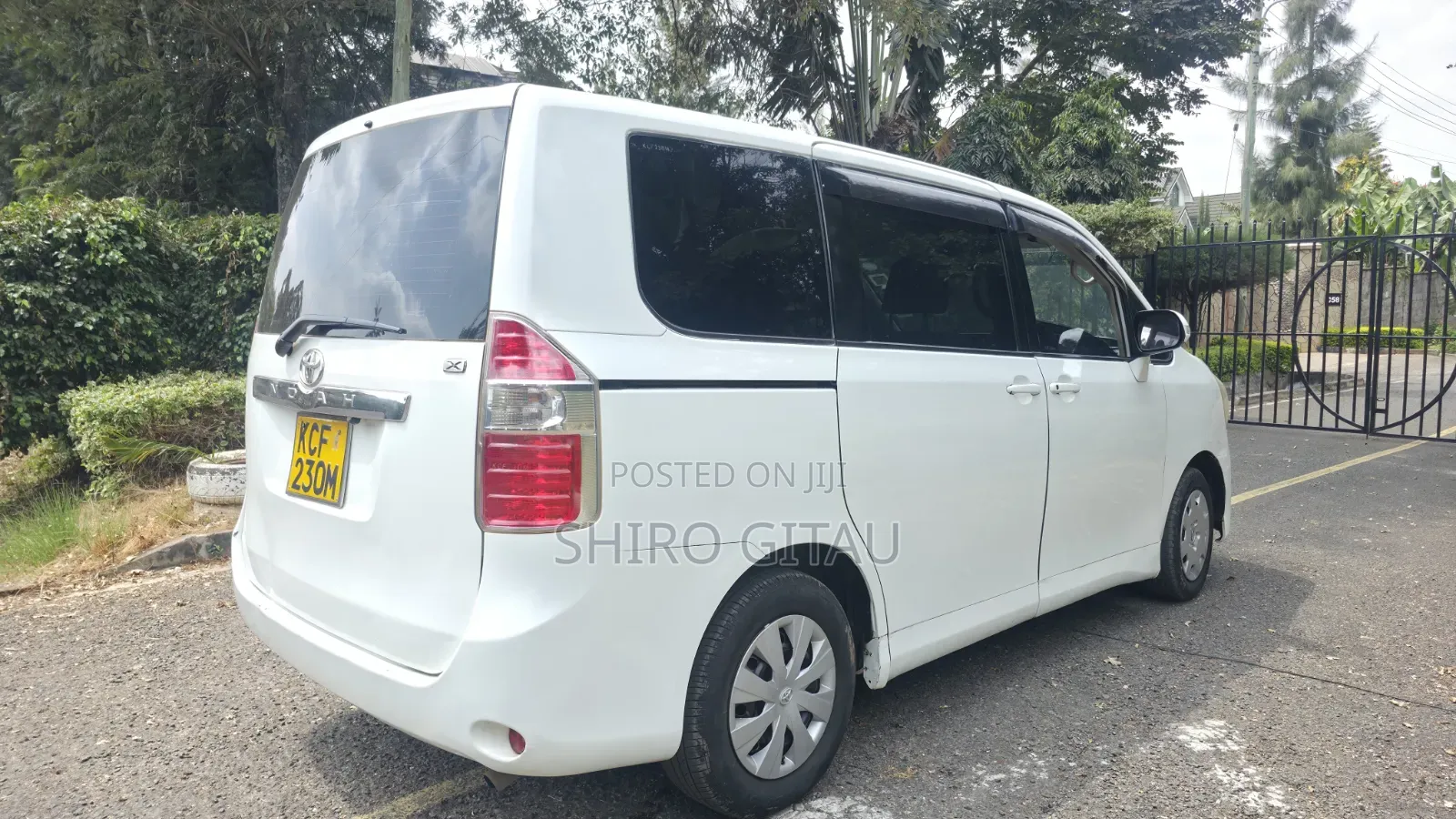 Toyota Noah 2009 White