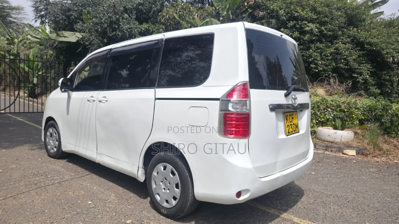 Toyota Noah 2009 White