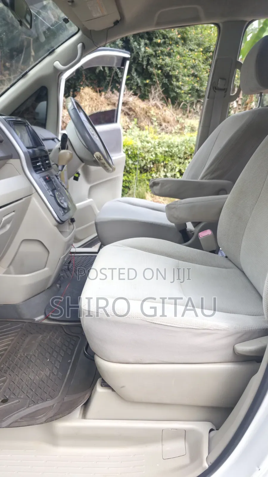 Toyota Noah 2009 White
