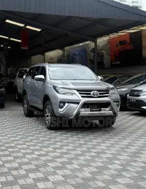 Toyota Fortuner 2019 Silver