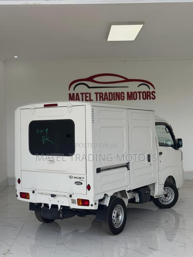 2019 Daihatsu Hijet - thumbnail 2