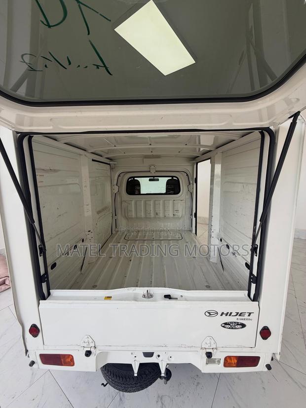 2019 Daihatsu Hijet - thumbnail 10
