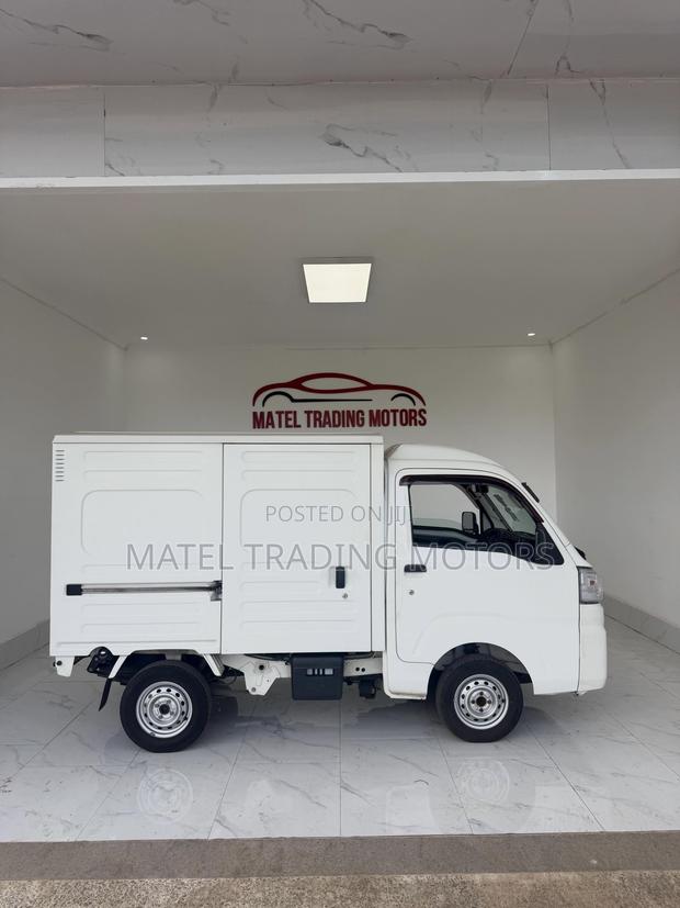 2019 Daihatsu Hijet - thumbnail 9