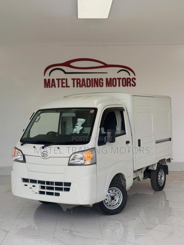 2019 Daihatsu Hijet - thumbnail 13