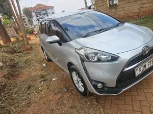 Toyota Sienta 2017 Silver