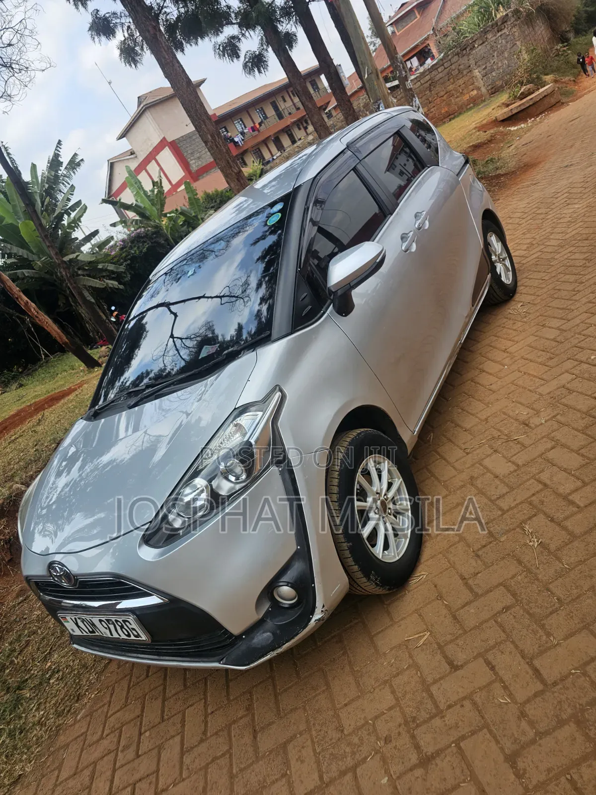 Toyota Sienta 2017 Silver