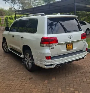 Toyota Land Cruiser 2016 White