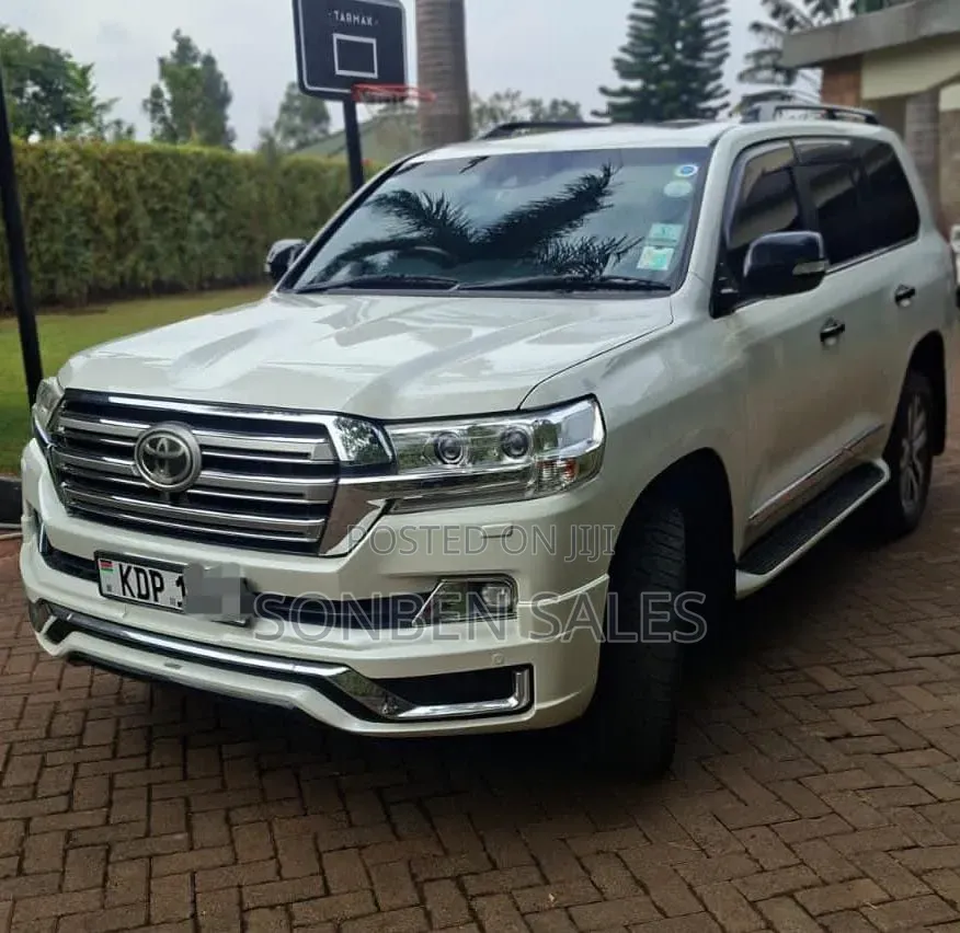 Toyota Land Cruiser 2016 White
