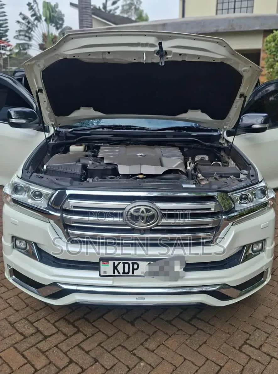 Toyota Land Cruiser 2016 White