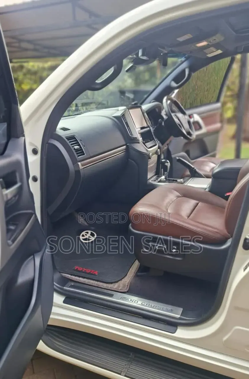 Toyota Land Cruiser 2016 White