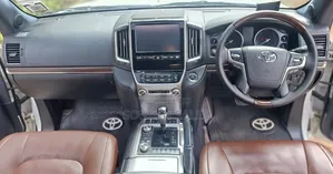 Toyota Land Cruiser 2016 White