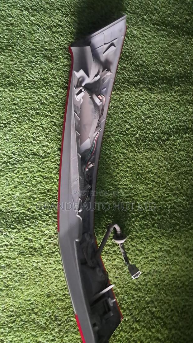 Honda Stream Taillight - thumbnail 3