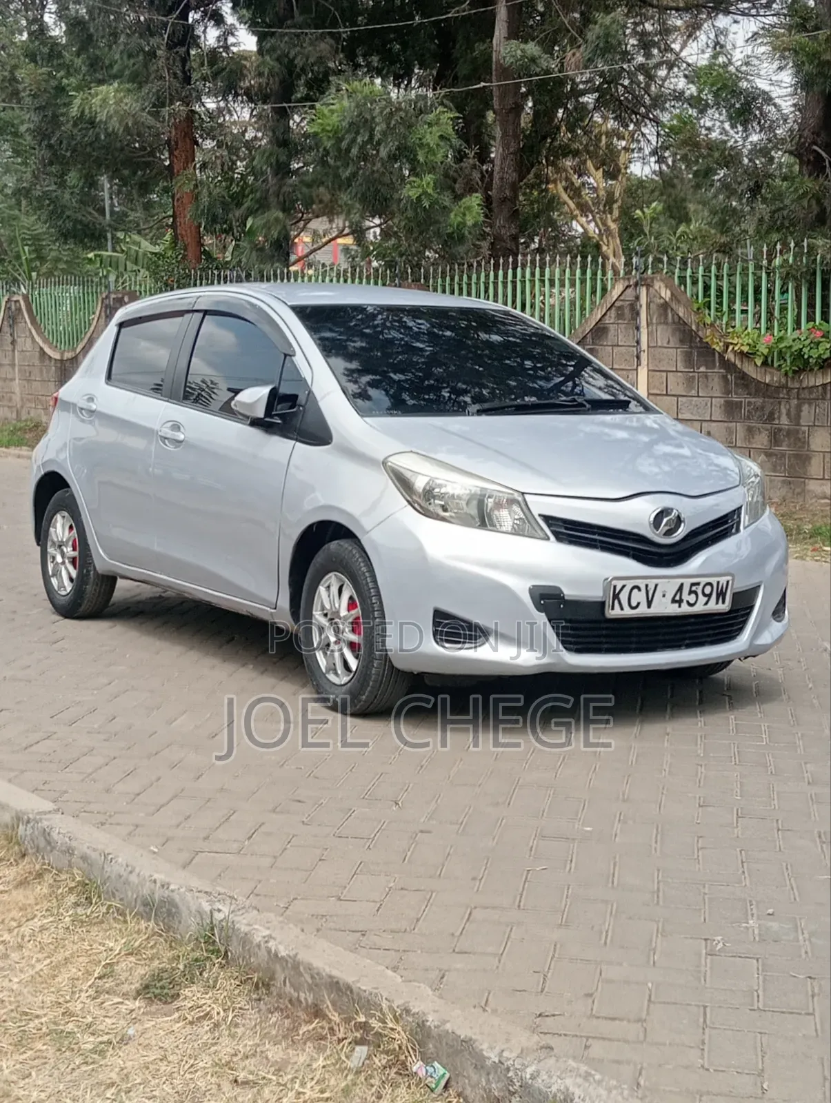 Toyota Vitz 2012 Silver