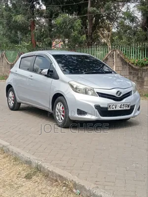 Toyota Vitz 2012 Silver