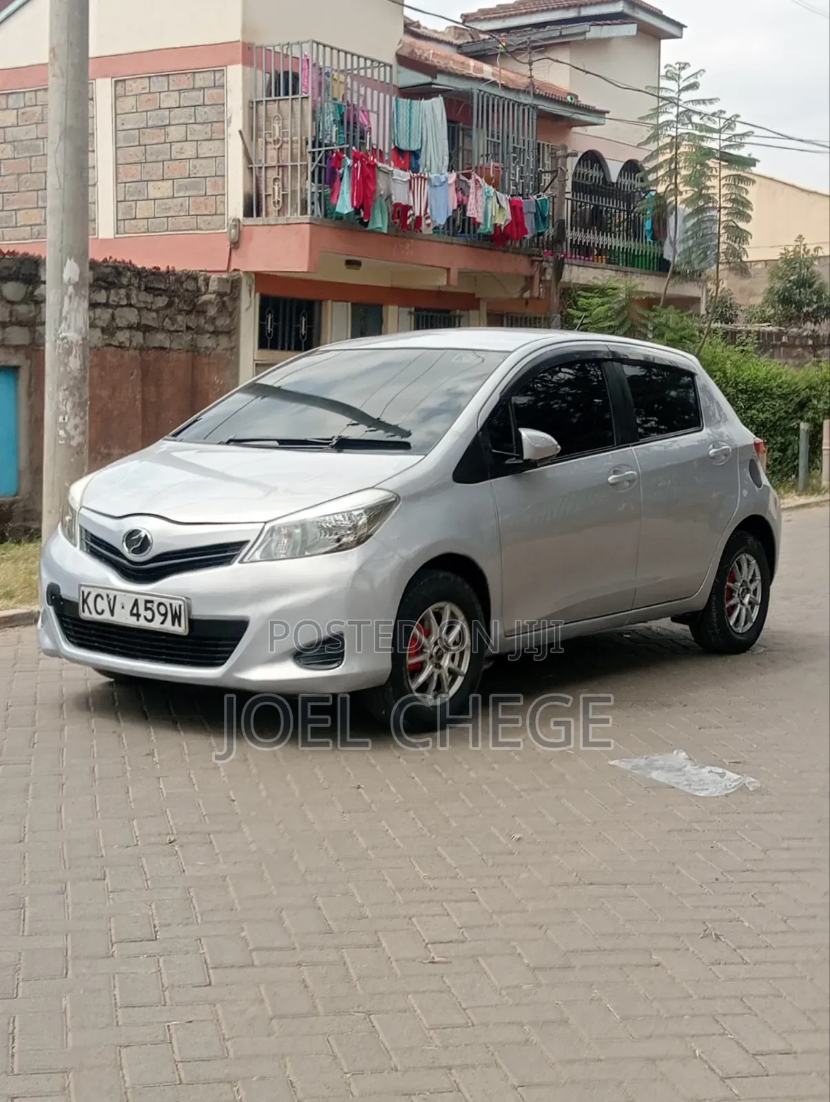 Toyota Vitz 2012 Silver