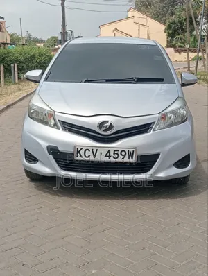 Toyota Vitz 2012 Silver