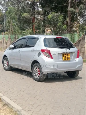 Toyota Vitz 2012 Silver