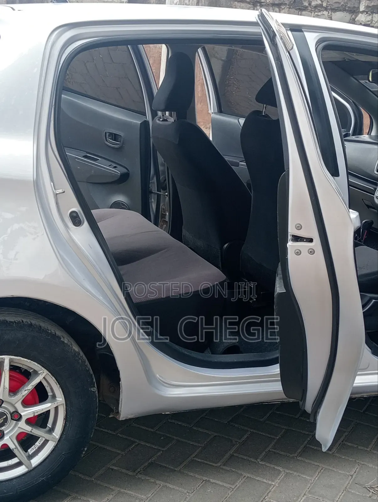Toyota Vitz 2012 Silver