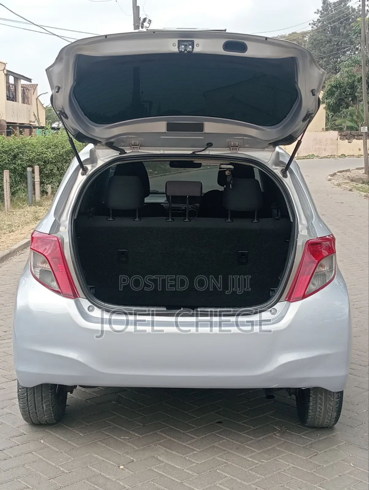 Toyota Vitz 2012 Silver
