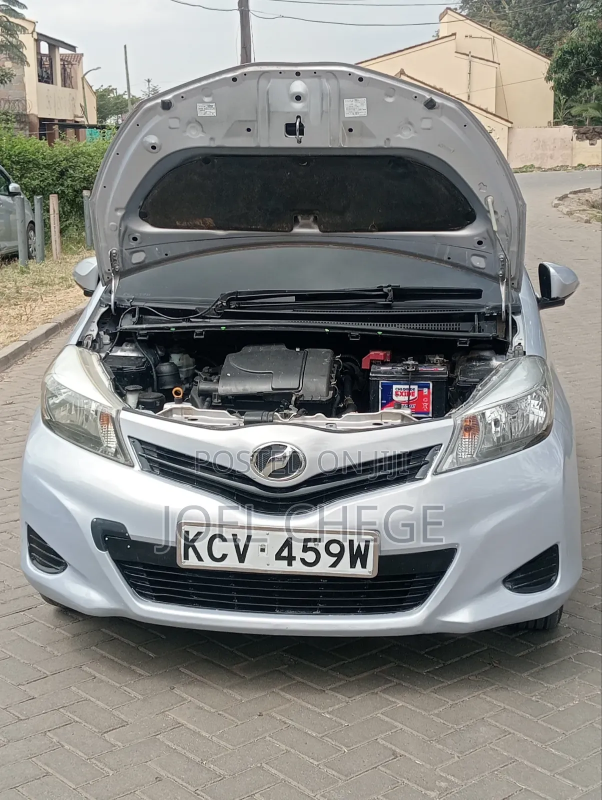 Toyota Vitz 2012 Silver