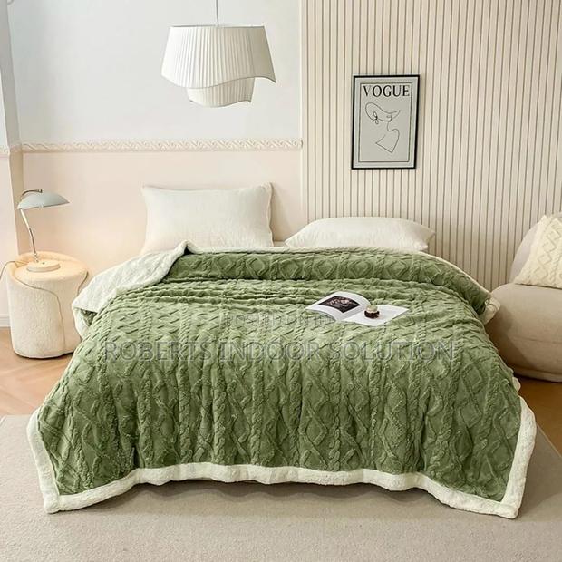 Warm Fleece Sherpa Throw Blanket - thumbnail 2