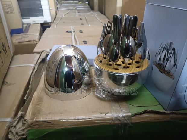 Egg-Shaped 24-Piece Stainless Steel Cutlery Set