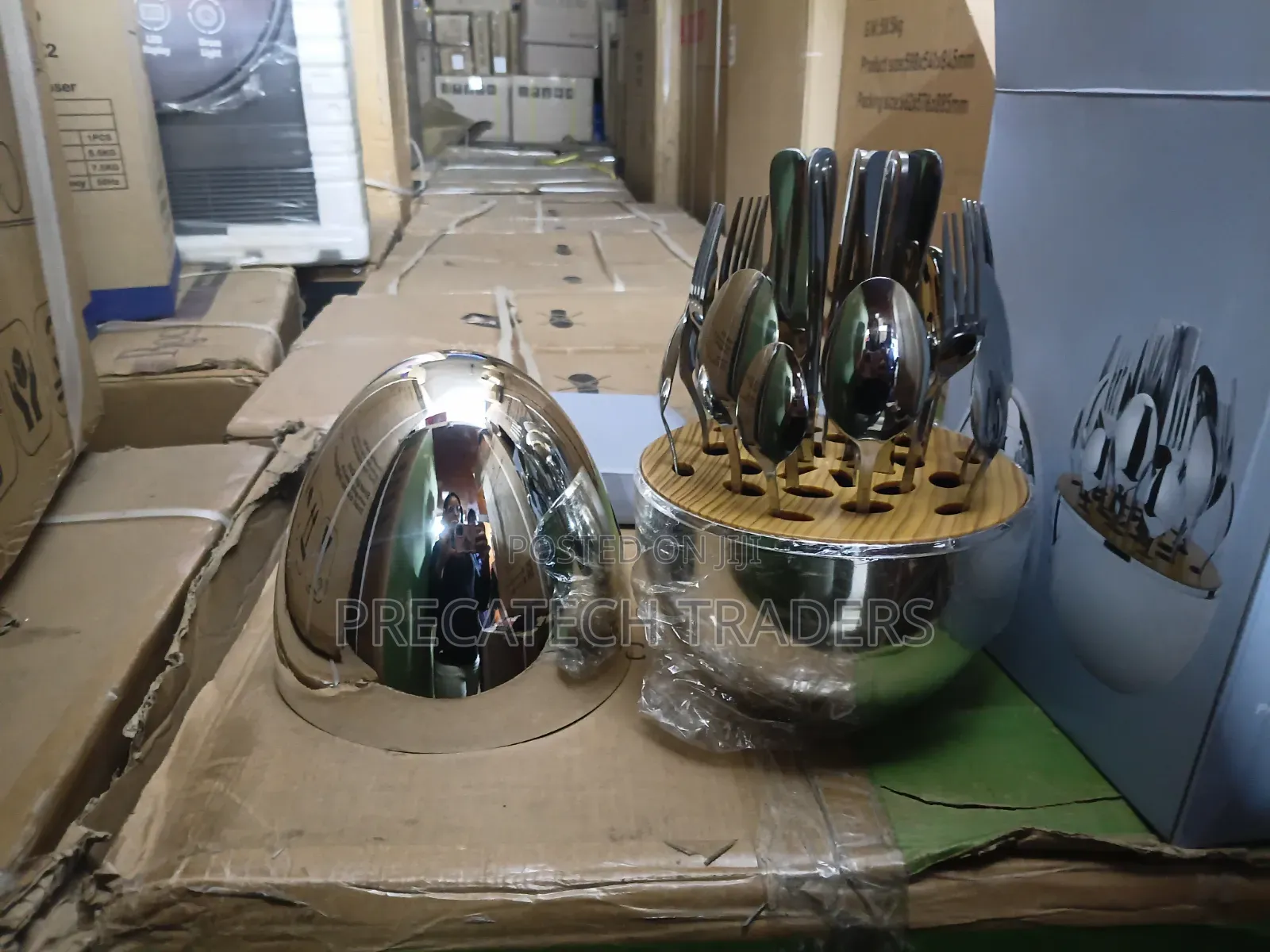 Egg-Shaped 24-Piece Stainless Steel Cutlery Set