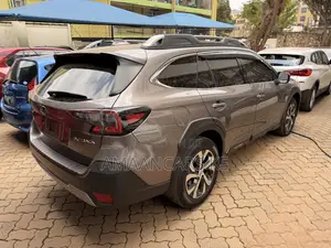 Subaru Outback 2022 Gray