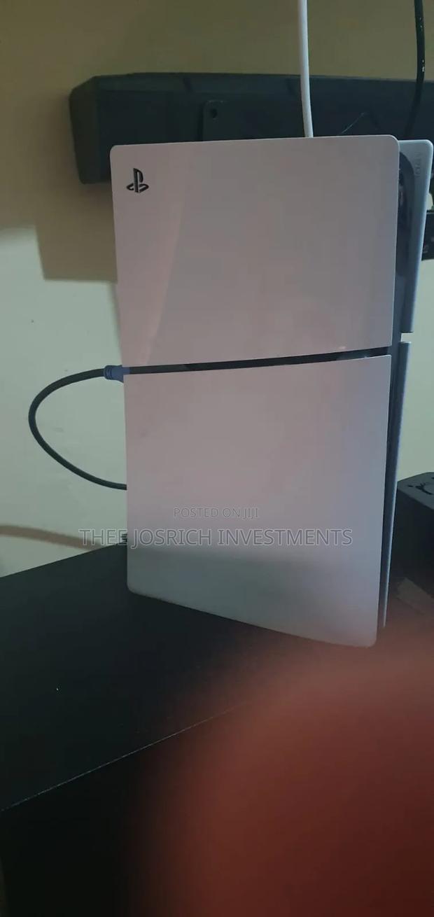 Ps5 Slim Newly Used - thumbnail 2